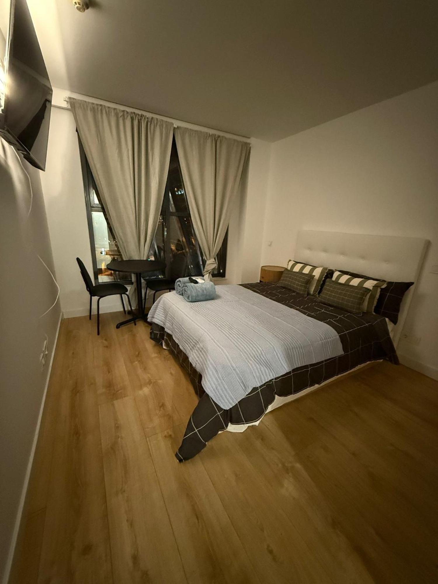 To Room Madrid Castellana Luaran gambar